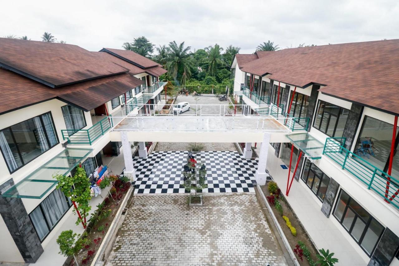 RedDoorz Plus near Kualanamu Airport Medan Exterior foto