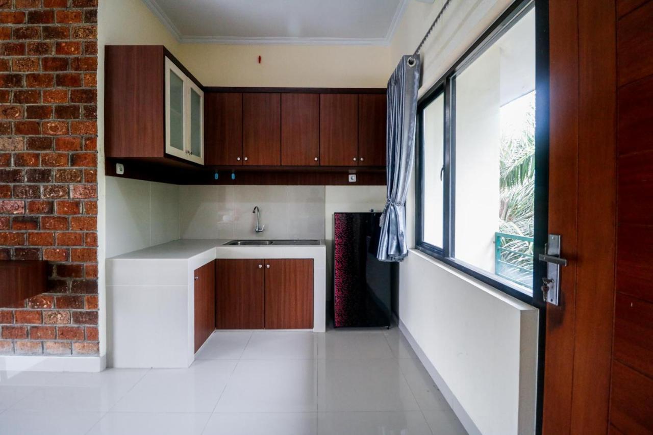 RedDoorz Plus near Kualanamu Airport Medan Exterior foto