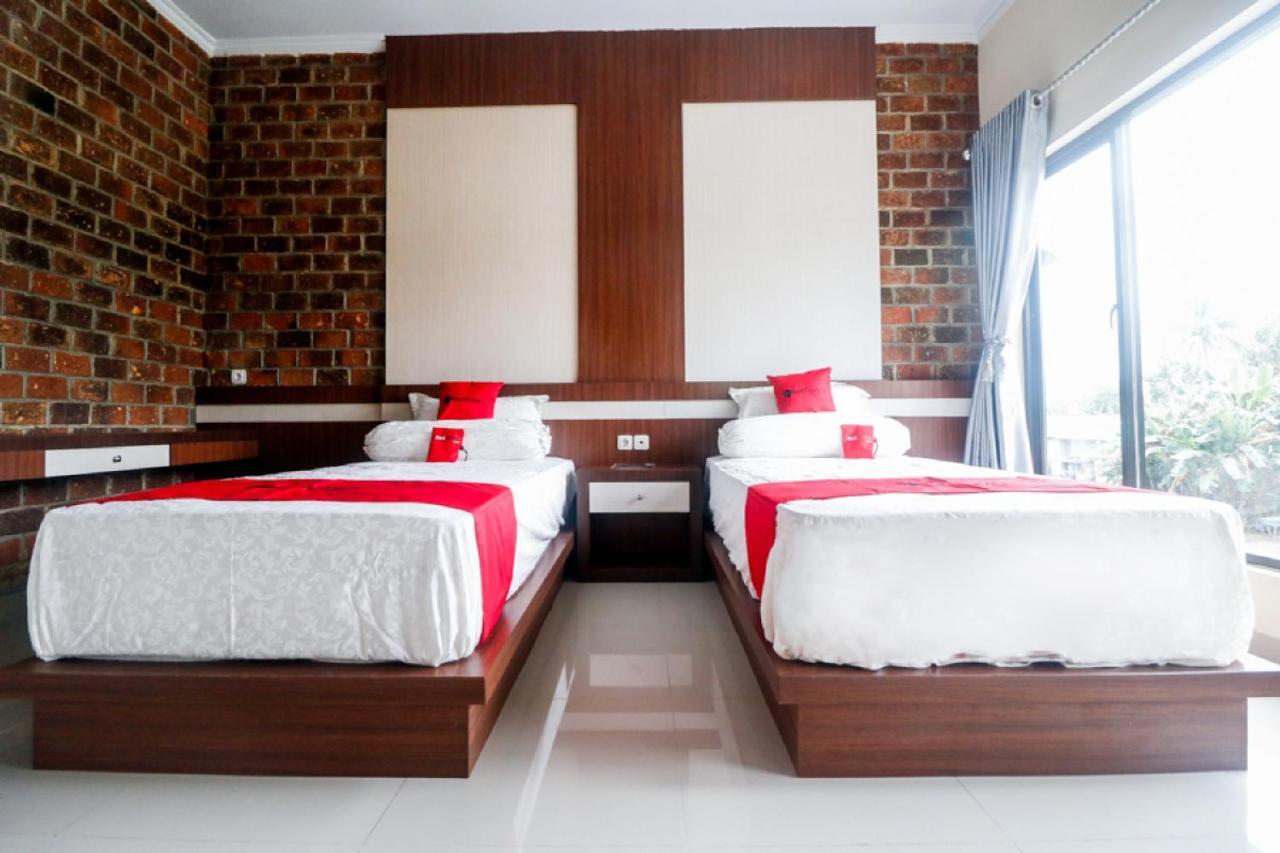 RedDoorz Plus near Kualanamu Airport Medan Exterior foto