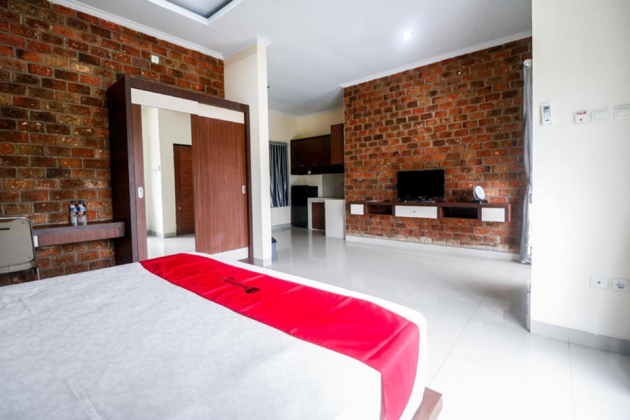 RedDoorz Plus near Kualanamu Airport Medan Exterior foto